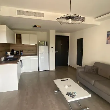 : Superbe Dans Neuve أجاكسيو