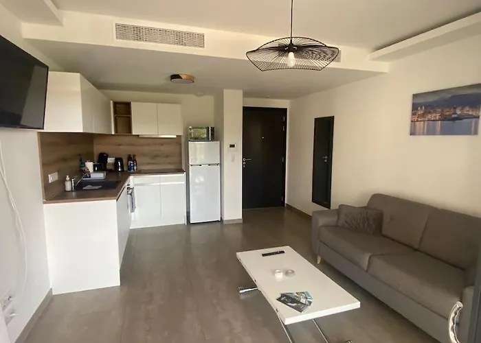 : Superbe Dans Neuve أجاكسيو